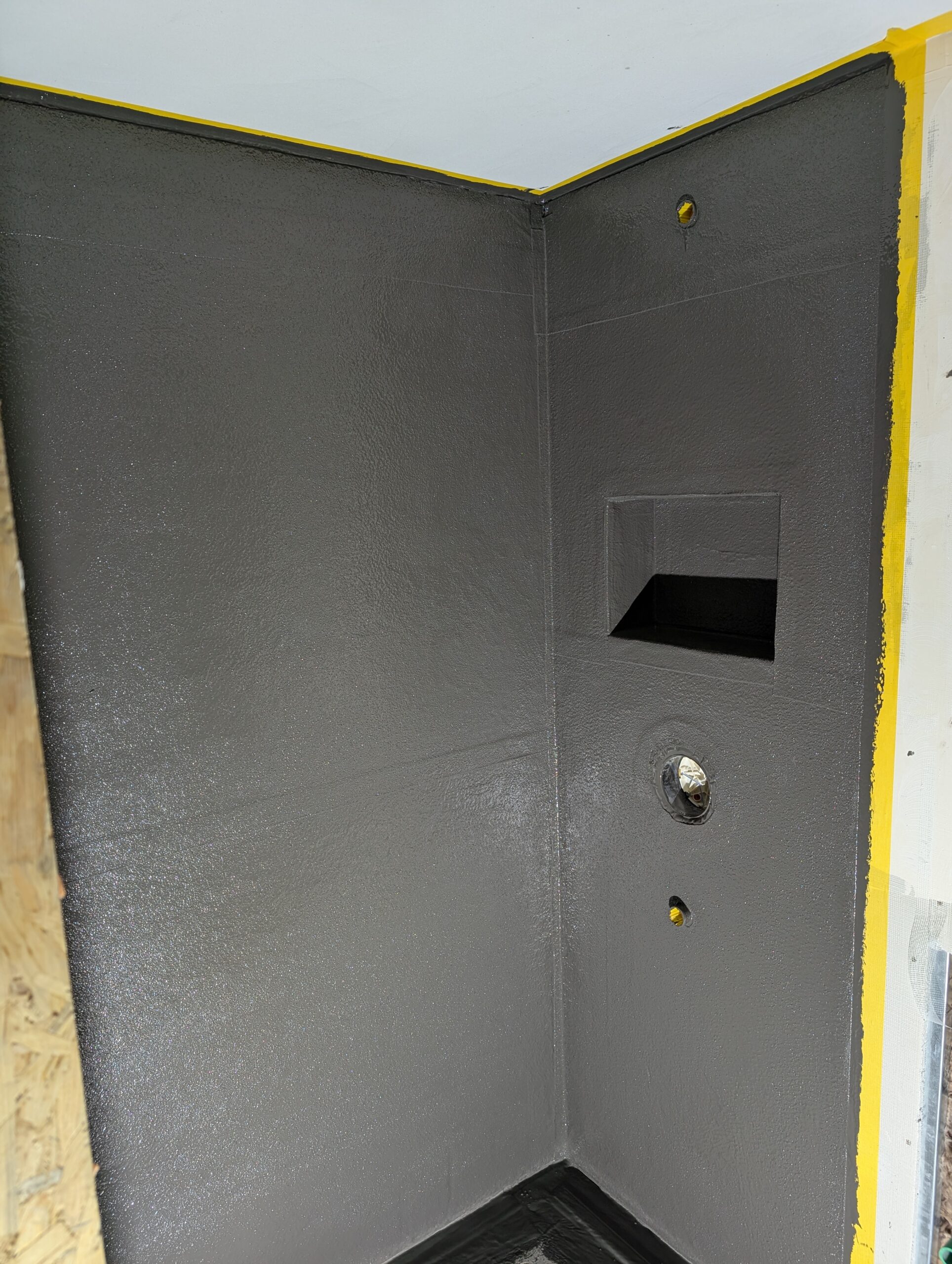 Rifacimento totale di una copertura piana con sistemi di drenaggio moderni